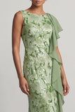 Vestido largo de madre de la novia con volantes sirena de sirena champán con cuello bateau