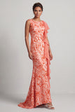 Vestido largo de madre de la novia con volantes sirena de sirena champán con cuello bateau