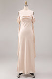 Vestido midi sirena de hombros fríos y champán ligero