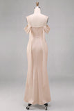 Vestido midi sirena de hombros fríos y champán ligero