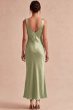 Vestido midi de sirena de satén verde claro con cuello tipo capucho
