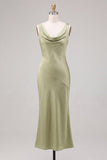 Vestido midi de sirena de satén verde claro con cuello tipo capucho