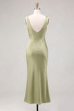 Vestido midi de sirena de satén verde claro con cuello tipo capucho