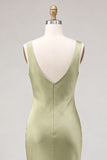 Vestido midi de sirena de satén verde claro con cuello tipo capucho