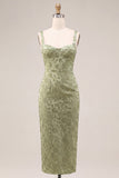 Vestido midi floral ceñido de satén verde claro con abertura