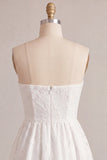 Vestido blanco pequeño blanco sin tirantes floral con volantes