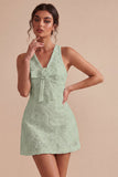 Vestido blanco pequeño de escote en V con A-Line y flor 3D