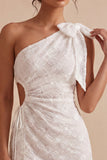 Bodycon vestido blanco pequeño con corte floral de un solo hombro y lazo