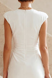 Vestido blanco pequeño de escote redondo con manga alta y manga alta