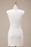 Vestido blanco pequeño de escote redondo con manga alta y manga alta