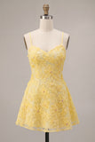 Vestido corto de bienvenida A-Line amarillo con cuentas con tirantes finos perlas florales