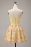 Vestido de bienvenida de bienvenida floral bordado sin tirantes amarillo claro en línea A