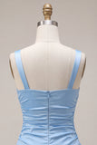 Vestido corto de bienvenida de satén azul celeste con cuello cuadrado y lazo