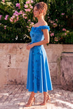 Vestido midi azul A-line con hombros descubiertos y flores 3D