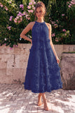 Vestido midi de línea A azul claro con escote halterno y flores 3D