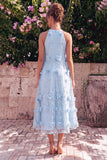Vestido midi de línea A azul claro con escote halterno y flores 3D