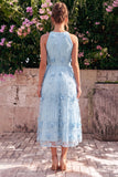 Vestido midi de línea A azul claro con escote halterno y flores 3D