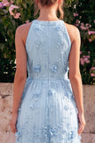Vestido midi de línea A azul claro con escote halterno y flores 3D