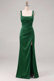 Vestido de dama de honor fruncido de cuello cuadrado de sirena de satén espresso con abertura