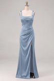 Vestido de dama de honor fruncido de cuello cuadrado de sirena de satén espresso con abertura