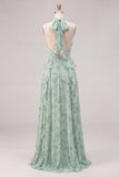 Vestido largo de dama de honor floral de gasa A-line de gasa con escote húltico, volantes y abertura de salvia