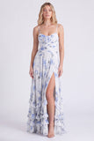 Vestido largo de dama de honor azul claro con filetes y filetes largos de chiffon en línea A