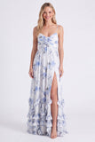 Vestido largo de dama de honor de chiffon azul claro floral en línea fina con volantes y abertura