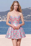 Vestido de bienvenida rosa brillante de tirantes sin tirantes con lazos