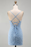 Vestido corto de bienvenida corto con tirantes finos azules y perlas