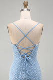 Vestido corto de bienvenida corto con tirantes finos azules y perlas