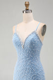 Vestido corto de bienvenida corto con tirantes finos azules y perlas