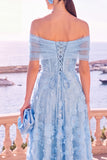 Vestido midi midi azul de línea descubierto con encaje en la espalda