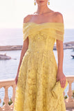 Vestido midi midi azul de línea descubierto con encaje en la espalda