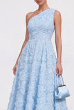 Vestido midi azul de un solo hombro con flores y abalorios