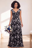 Vestido largo de dama de honor fruncido con flor negra plateada y mangas altas