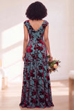 Vestido largo de dama de honor fruncido con flor negra plateada y mangas altas