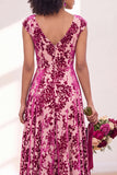 Vestido largo de dama de honor fruncido con flor negra plateada y mangas altas