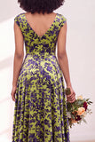Vestido largo de dama de honor fruncido con flor negra plateada y mangas altas