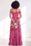 Vestido largo de dama de honor de terciopelo floral fucsia en línea A con hombros descubiertos