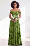 Vestido largo de dama de honor de terciopelo floral fucsia en línea A con hombros descubiertos