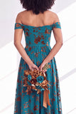 Vestido largo de dama de honor de terciopelo floral fucsia en línea A con hombros descubiertos