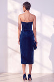Vestido de terciopelo sin tirantes con corsé burdeos