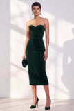 Vestido de terciopelo sin tirantes con corsé burdeos