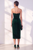 Vestido de terciopelo sin tirantes con corsé burdeos