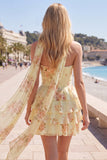 Vestido corto de bienvenida amarillo sin tirantes floral con volantes en forma de A, flor y volantes