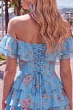 Vestido de bienvenida azul de línea A con escaleras y flores de fin de hombro y encaje en la espalda