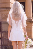 Vestido de novia mini elopement blanco de cuello cuadrado y escote cuadrado con una flor 3D