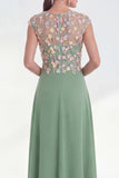 Vestido largo de madre de la novia verde floral de cuello redondo con aplicación y mangas gordas