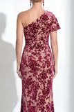 Vestido largo de madre de la novia de terciopelo fucsia fucsia de sirena, floral de un solo hombro