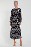 Vestido de madre de la novia midi midi floral de terciopelo fucsia con cuello redondo y manga larga